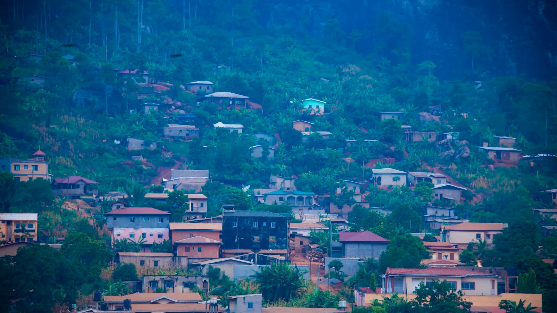Vue aérienne de quartiers de Yaoundé